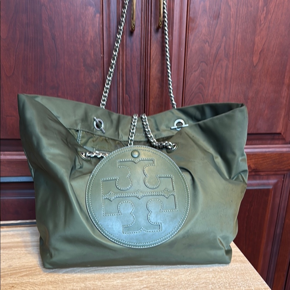 Tory Burch Olive Green Tote Bag

Gently used